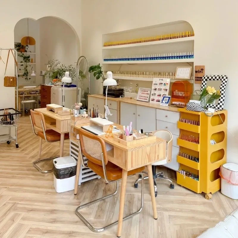 Profesjonalne stoły do paznokc – Office Tech Chair recenzja i cena