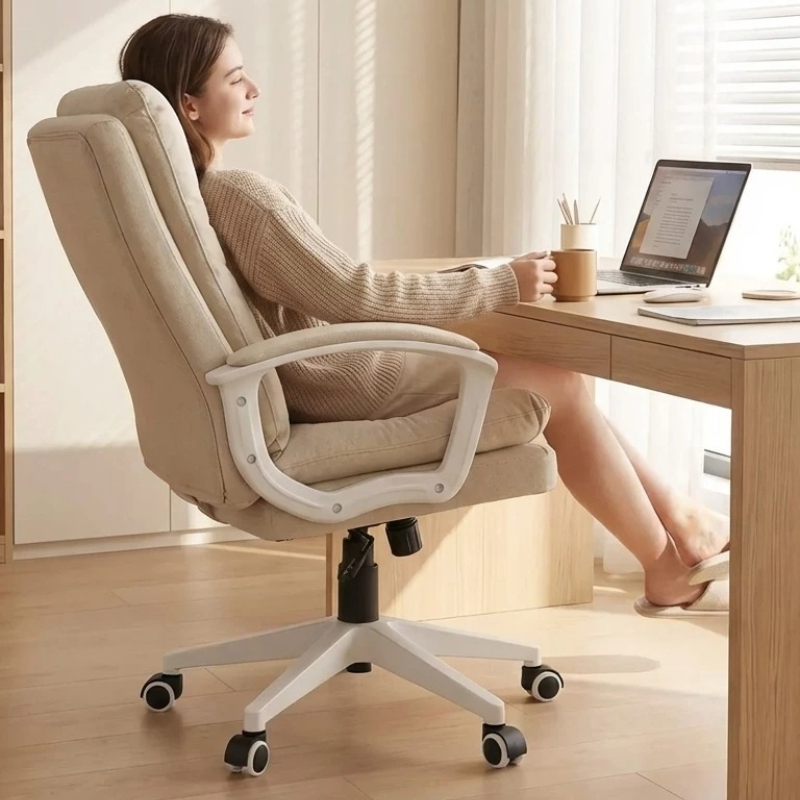 Krzesło biurowe z wygiętym opa – Office Tech Chair recenzja i cena